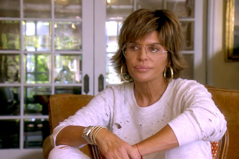 lisa rinna reading glasses