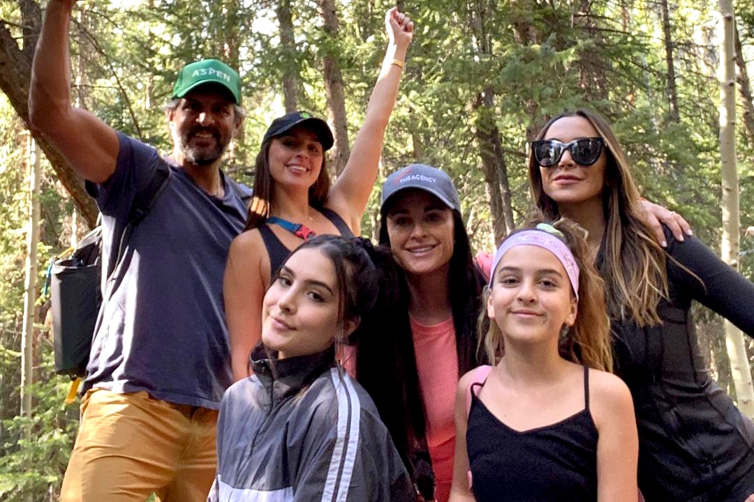 aspen hiking looks! - Miami Style Mom