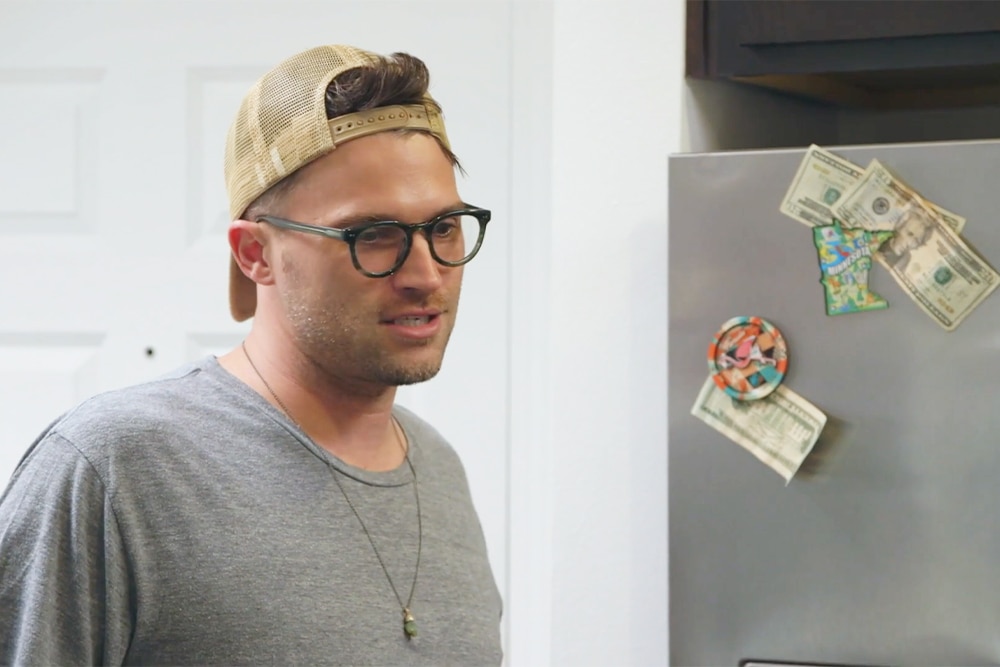 Tom Schwartz Addresses Why He Has Money Hanging On His Fridge The Daily Dish