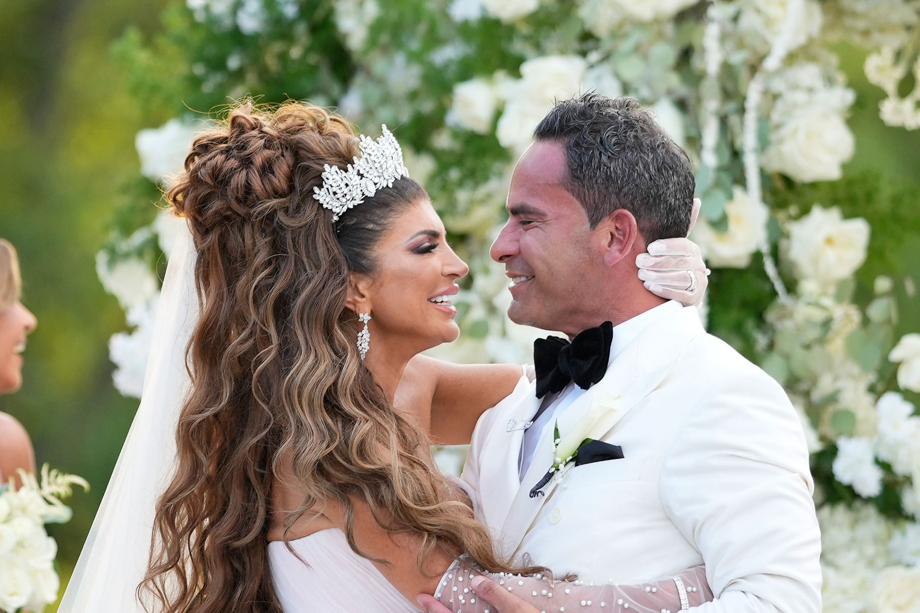 Teresa Giudices Wedding Hair Luis “louie” Ruelas Reacts The Daily Dish 
