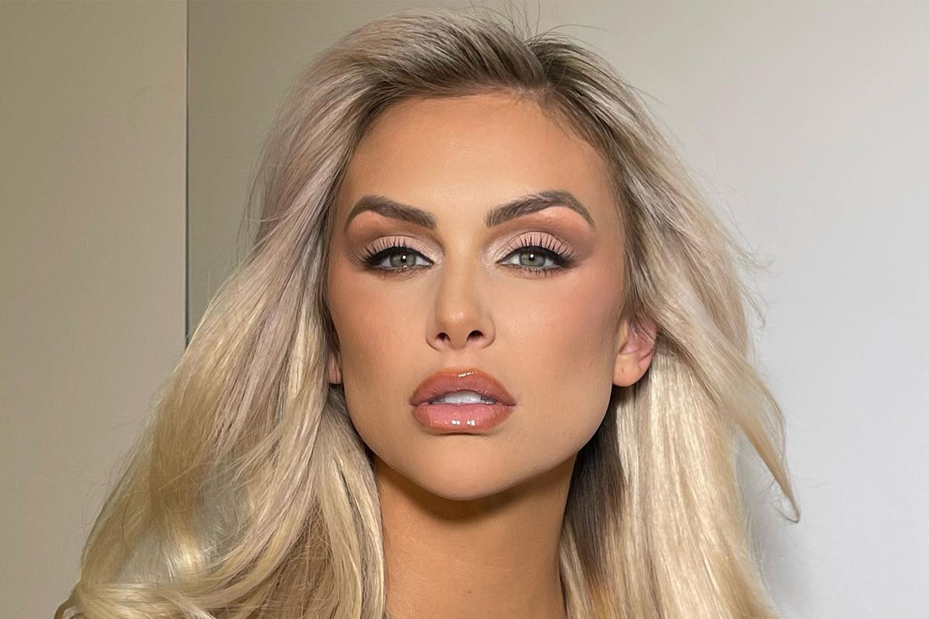 Lala Kent Shares A New Look At Her Palm Springs Pool And Backyard Trendradars 7717