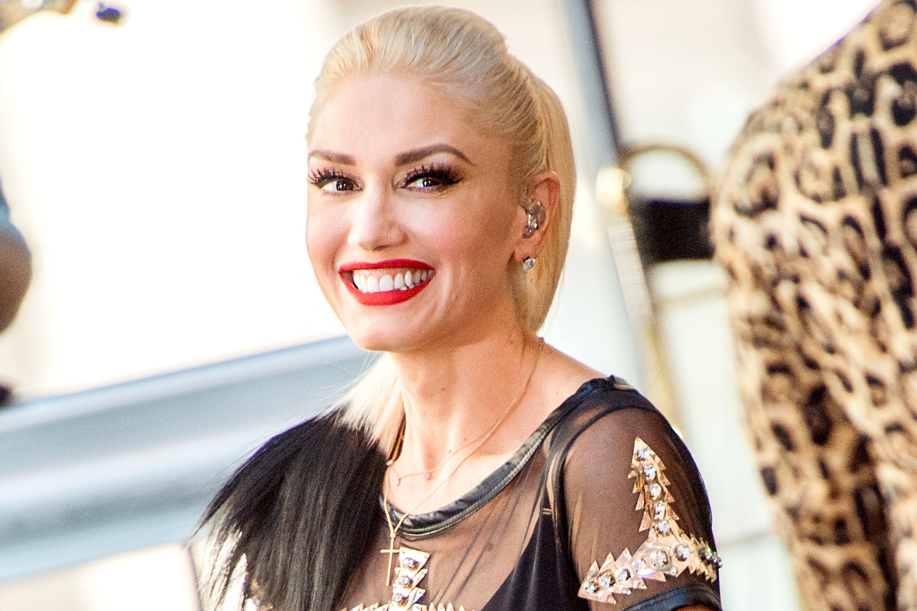 How To Get Gwen Stefani S Blonde Hair Style Living
