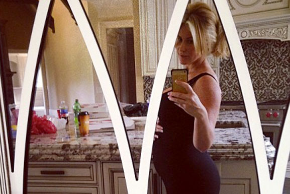 Wow! Kim Zolciak Shows Off Pregnant Belly | The Daily Dish