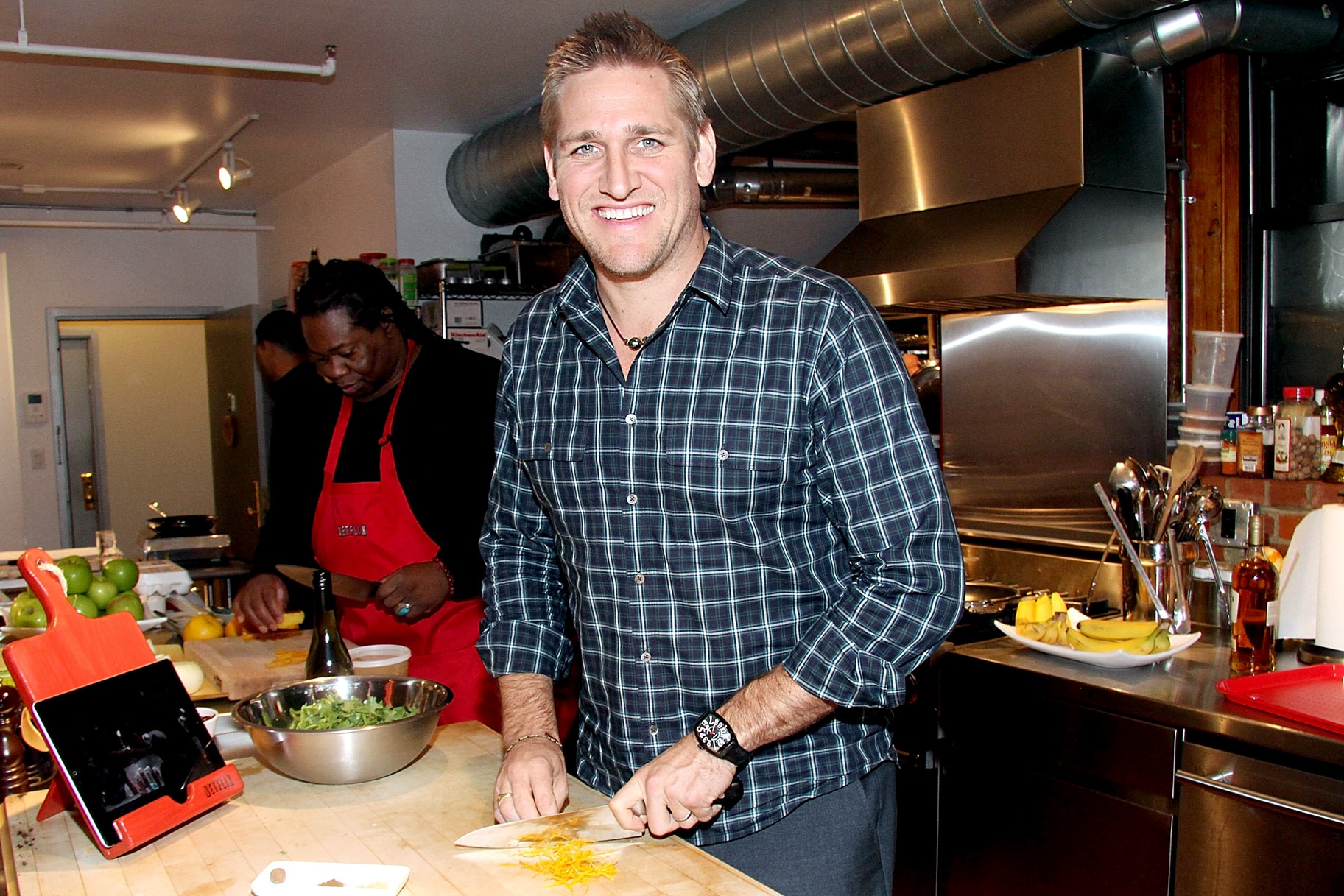Curtis Stone to open first restaurant outside California