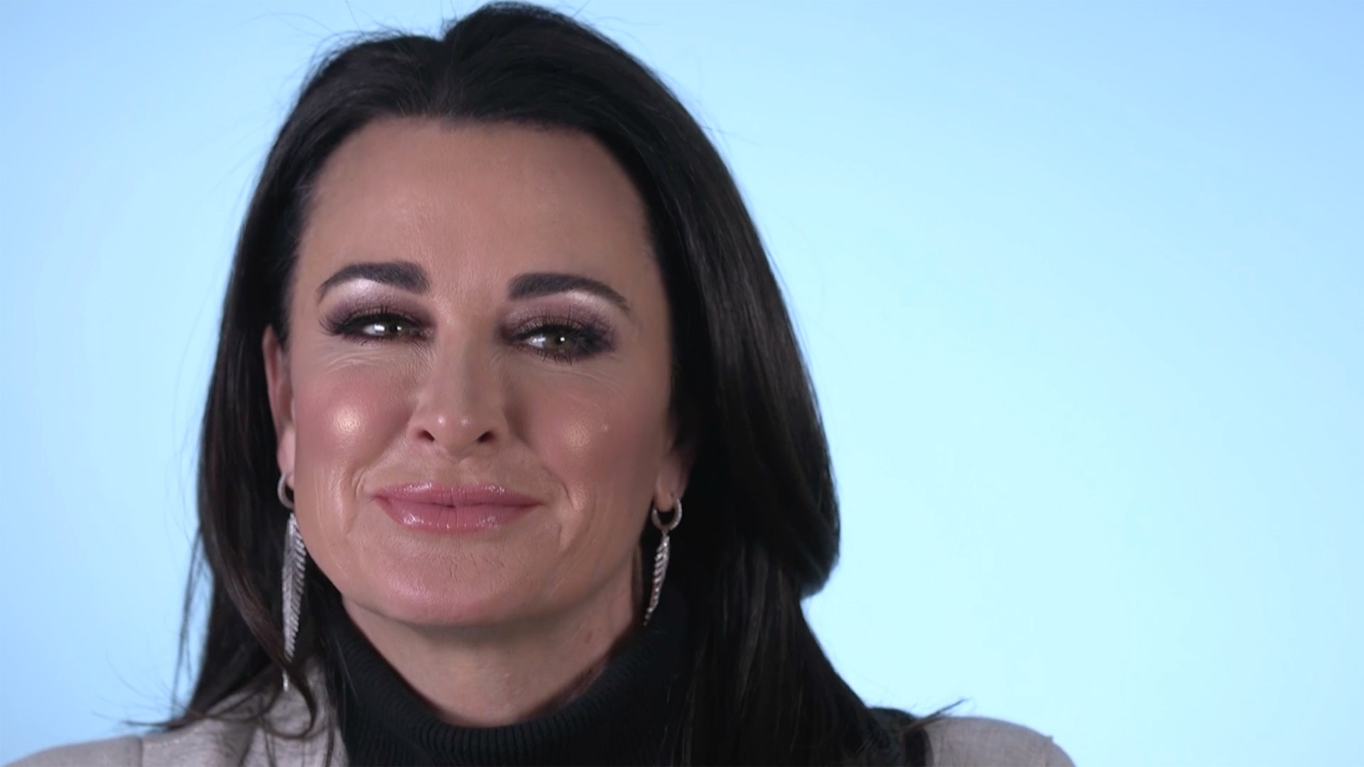 Kyle Richards looks mesmerizing in her dazzling pink dress as she gives  fans a behindthescenes look at The Real Housewives Of Beverly Hills  reunion  UK Daily News