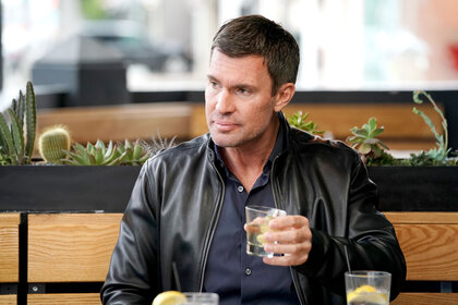 Jeff Lewis at a restaurant