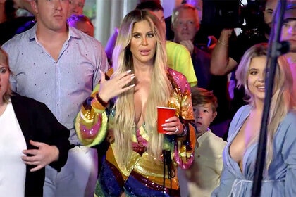 Kim Zolciak-Biermann stage fright to perform "Wig"