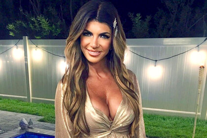 teresa-giudice-beach-waves.jpg