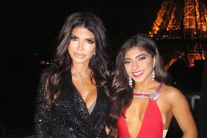 Teresa Giudice and Milania Giudice posing together with the Eiffel Tower in the background.
