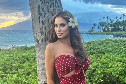 Lizzie Rovsek posing by the seashore in Maui, Hawaii.