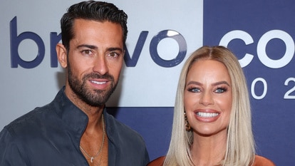 Sergio Carrallo and Caroline Stanbury arriving on the red carpet at BravoCon 2023.