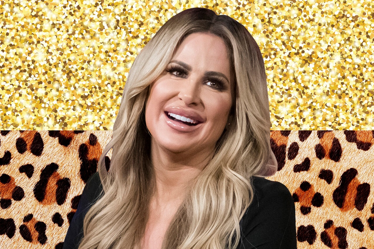 Kim Zolciak exposes her bottom in thong as she gets body contouring session