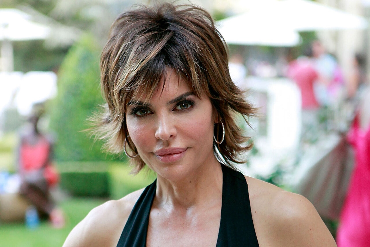 Lisa Rinna looks youthful with no makeup on and mirrored shades in LA