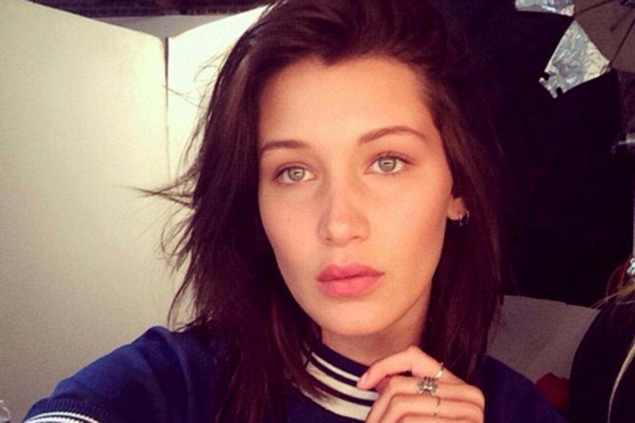 Bella Hadid Looks So Much Like Gigi With Her New HoneyBlonde Hair Color   Glamour UK