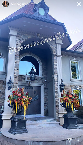 Teresa Giudice Fall Flowers 1