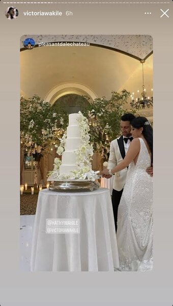 See Victoria Wakile’s Gorgeous Floral Wedding Cake: Photos | The Daily Dish