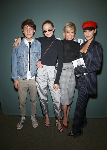 Yolanda Hadid Anwar hadid gigi Hadid & Bella Hadid at the book signing of Yolanda Hadid's new book