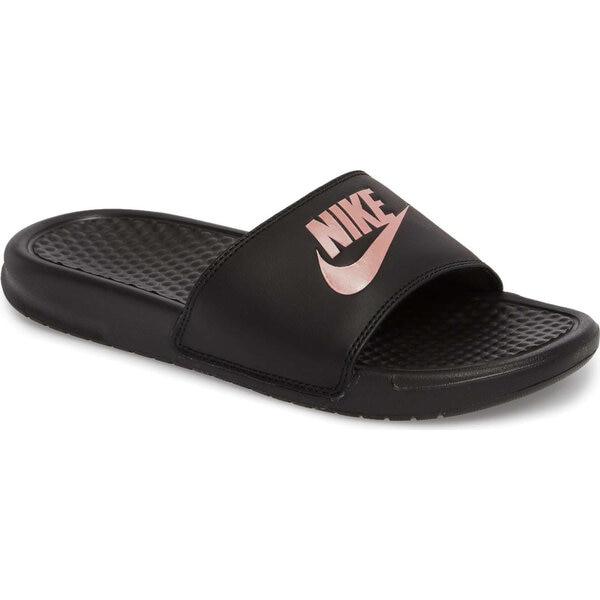 Real Housewives' Lisa Rinna Favorite Pool Shoes: Nike Slides | The ...