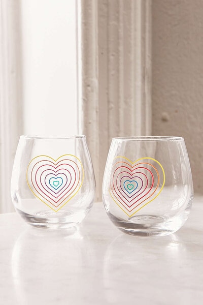 https://www.bravotv.com/sites/bravo/files/styles/scale_600/public/most-wanted-wine-cheese-vday-stemless-wine-2.jpg?itok=B1hu3waz