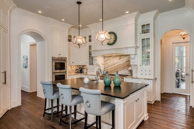 Tour Chrisley Family's New Tennessee Mansion 