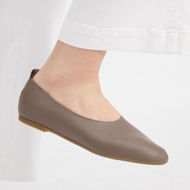 Best, Most Comfortable, Stylish Flats: Everlane Day Glove Shoe | Style ...