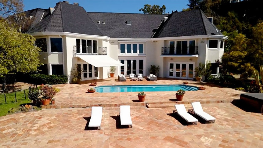 The backyard and pool of Heather Dubrow's Beverly Hills home.