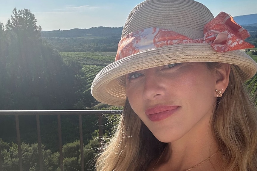 Dina Manzo posing in front of nature in the South of France.