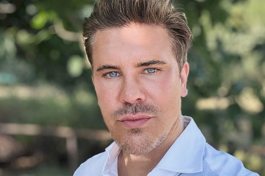 Fredrik Eklund posing outdoors for a selfie.