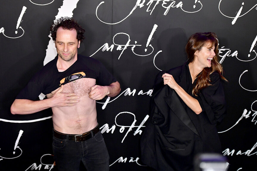 Photos of Matthew Rhys Stripping at Mother! Premiere | The Daily Dish