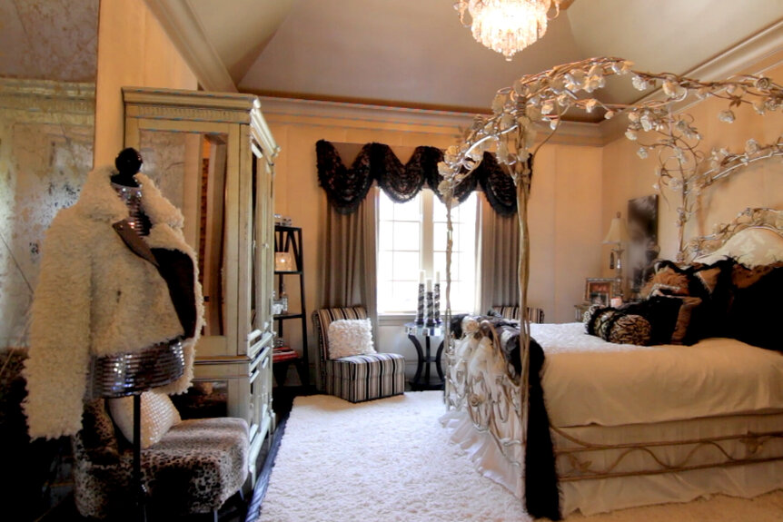 A bedroom in Kim Zolciak-Biermann's home on Don't Be Tardy Season 3